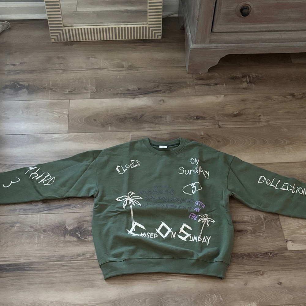 Closed On Sundays Crew neck